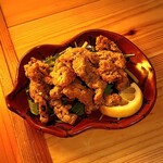 いざかや しん - 昭和生まれには懐かしい鯨竜田揚げです。美味い！！(o^^o)