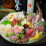 Museigen Nomi Houdai Koshitsu Izakaya Yottekiya - 「本日のお刺身盛り合わせ7種」季節に合わせたお刺身をご賞味下さい。