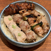 伊勢廣 京橋本店 - 圧巻の焼き鳥5本丼