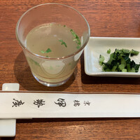 伊勢廣 京橋本店 - 濃厚な鶏スープがまず到着