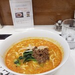 赤坂 四川飯店 - 　担々麺　　930円