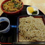 越前 - ご飯全景。これにサラダが付く