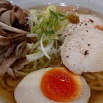 犬山ぐーまる - 舞茸白醤油らーめんのアップ