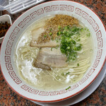 らーめん鎮 - ラーメン　カタ　550円