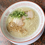 らーめん鎮 - ラーメン　カタ　550円