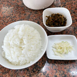 らーめん鎮 - ごはん110円と辛子高菜50円