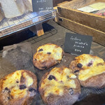 camel - ブルーベリーとクリームチーズのカンパーニュ