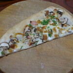 camel - マッシュルームとベーコンのピザ