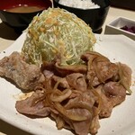 Yotsuya Shimmichi Doori Yoiyoi - 国産豚の生姜焼きと若鶏の唐揚げ定食