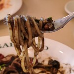 Iru Gabbiano - 太つけ麺のようなパスタ