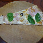 camel - 生ハムとレンコンのピザ