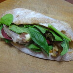 camel - ローストポークとさつま芋プルーンソースのサンドイッチ