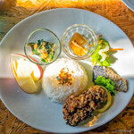 カーム カフェ ノマ - 「グリル焼きハンバーグ（りんご入り和風ソース）」
