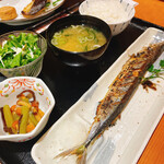Tedukushi Ryourisa Bou Yoshibou - 生秋刀魚の塩焼き定食