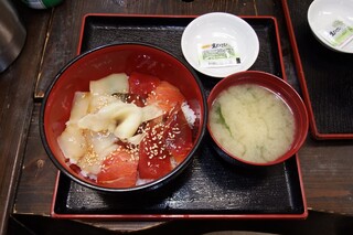 魚水 - まぐろといかのづけ丼