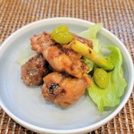 今石飯店 涼華 - みつせ鶏炒め（モモ、ズリ、セセリ、銀杏）。
