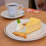 Eagle Cafe - ネコサブレ付き NYチーズケーキ@税込640円