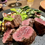 料理店 吉田 - ブラックアンガス牛のグリル。やわらかー！無花果やアンチョビにあう！グリル野菜こうばしー。茄子もジューシーで肉厚。空芯菜のシャキシャキ感が楽しい。