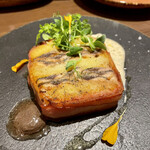 料理店 吉田 - 秋刀魚とじゃがいもの重ね焼き。この一人分で秋刀魚1尾丸々使ってる。秋刀魚の肝のほろ苦ソースがパンチある！洋梨と新生姜の自家製マヨネーズも上品でポテトと相性よし！