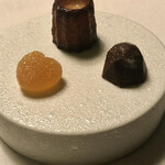 Plaiga TOKYO - カヌレ・ガナッシュ・パッションフルーツのゼリー