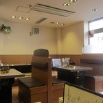 味楽亭 - 清潔感ある店内！老舗の味楽亭