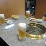 味楽亭 - 生中で乾杯！この瞬間がたまらんわい