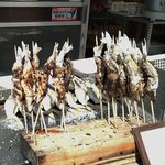 亀清 - 軒先で川魚の炭火焼き