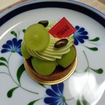 アルノー・ラエール パリ - タルト・レザンムスカ⭐️あま〜いシャインマスカット♡仄かな甘さのピスタチオムース♡タルトの中にもピスタチオのフィリングが♡