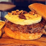 BurgerShop HOTBOX - トロ～りカマンベールチーズバーガー