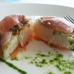 マドラウンジ - サーモンに包まれた帆立