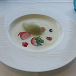 マドラウンジ - リコッタチーズのスープ　バジルのジェラート