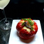 Deli＆Bar 秀 - 2013.4.25　パプリカのキッシュ、赤色と黄色の２色のパプリカ。　中には　カマンベールチーズとローストオニオンがふわふわ玉子と一緒にたっぷり詰められています。オシャレなスペイン茶碗蒸しみたい?