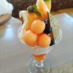 ばらえていきっちん 紙風船 - ぴっぷメロンパフェ920円