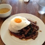 タイ国専門食堂・ランチ・ガパオヌア¥1000