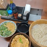 丸亀製麺 - 親子丼と釜揚げうどん(特盛)と謎の丼鉢?!