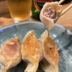 手作り餃子の店 吉春 - 吉春焼き餃子(断面)
