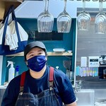 コゾノ フレンチ スタンド - 神戸や大阪で修業された女性の小園シェフのお店
            大の肉好きと仰るシェフは明るく大らかな方