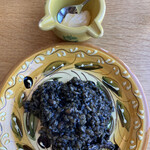 anchoa - パエリアには味変用にガーリックバターがついてきた、