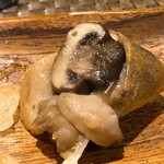 LOOP TOKYO - キノコを白ワインで蒸し焼きにした春巻き（断面）