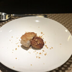 LOOP TOKYO - 里芋を鰹と昆布の出汁で煮て焼いたものにカラスミを乗せて