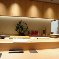 鮨 清松 - カウンター席で