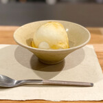 中津をにく - 塩アイス蜂蜜