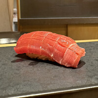 すし てんちじん - 9日間熟成させたマグロの中トロ