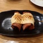 炭火串焼 らくだ - チーズベーコントマト　イタリア風の串焼き