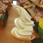 道の駅 せせらぎ郷かみつえ - わさびソフトクリーム！
            300円  大分県上津江村
            実際は、薄みどり色で、口に入れると、わさびの香りがしマース(o^^o)
            美味しいよ！