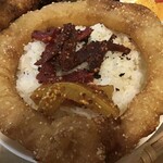 NEPALI CUISINE HUNGRY EYE Dine & Bar - セルロティ（揚げパン）、ムラコとカクロアチャール（大根とキュウリの漬物）、バート（ライス）