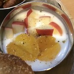 NEPALI CUISINE HUNGRY EYE Dine & Bar - ミカンやリンゴ入りダヒ（ヨーグルト）