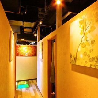 We offer one of the few private rooms in Nishi-Kawaguchi! Smoking is permitted in all rooms!