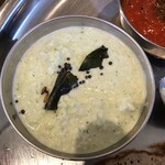 Andhra Dining - ココナッツチャトニ（削ったココナッツソース）