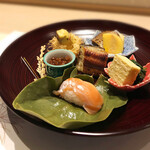 割烹 すぎやま - 先付八寸:柿の葉寿司/いくら醤油漬/揚げ麩と柿のごまダレ/イガ栗素麺/琵琶湖天然鰻/鱧の子豆腐と菊菜